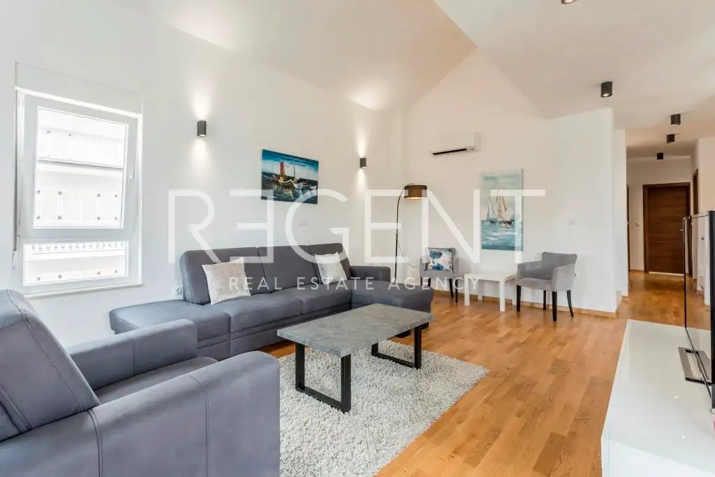 Podstrana - Three-room apartment with a terrace