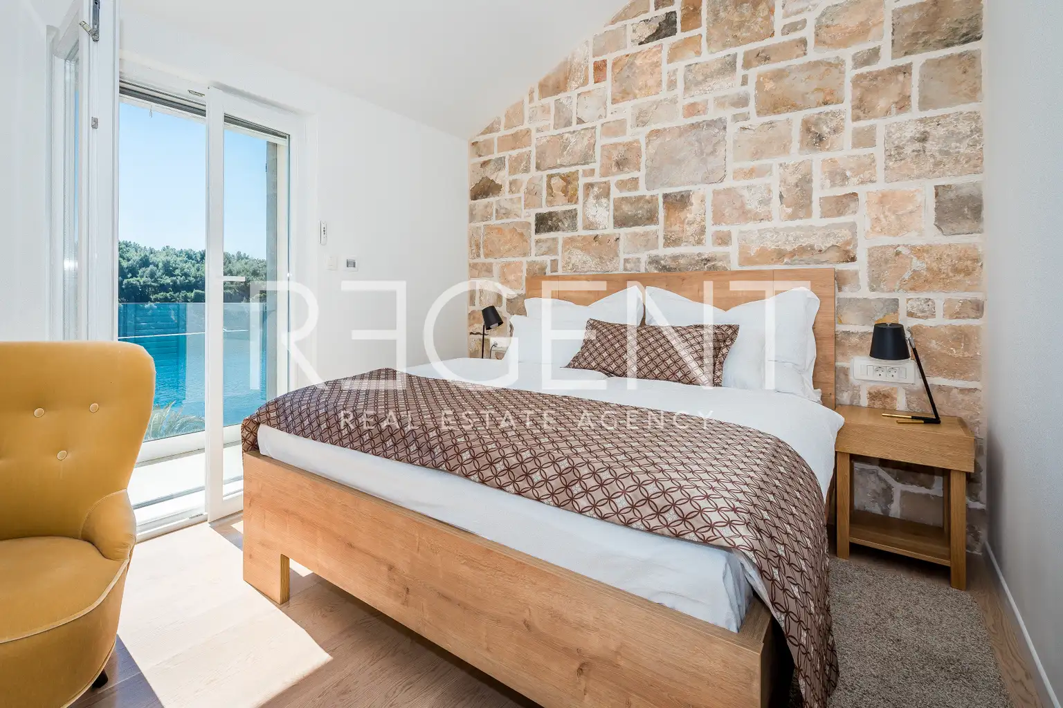 Milna, Brač – Luksuzna vila prvi red do mora s bazenom