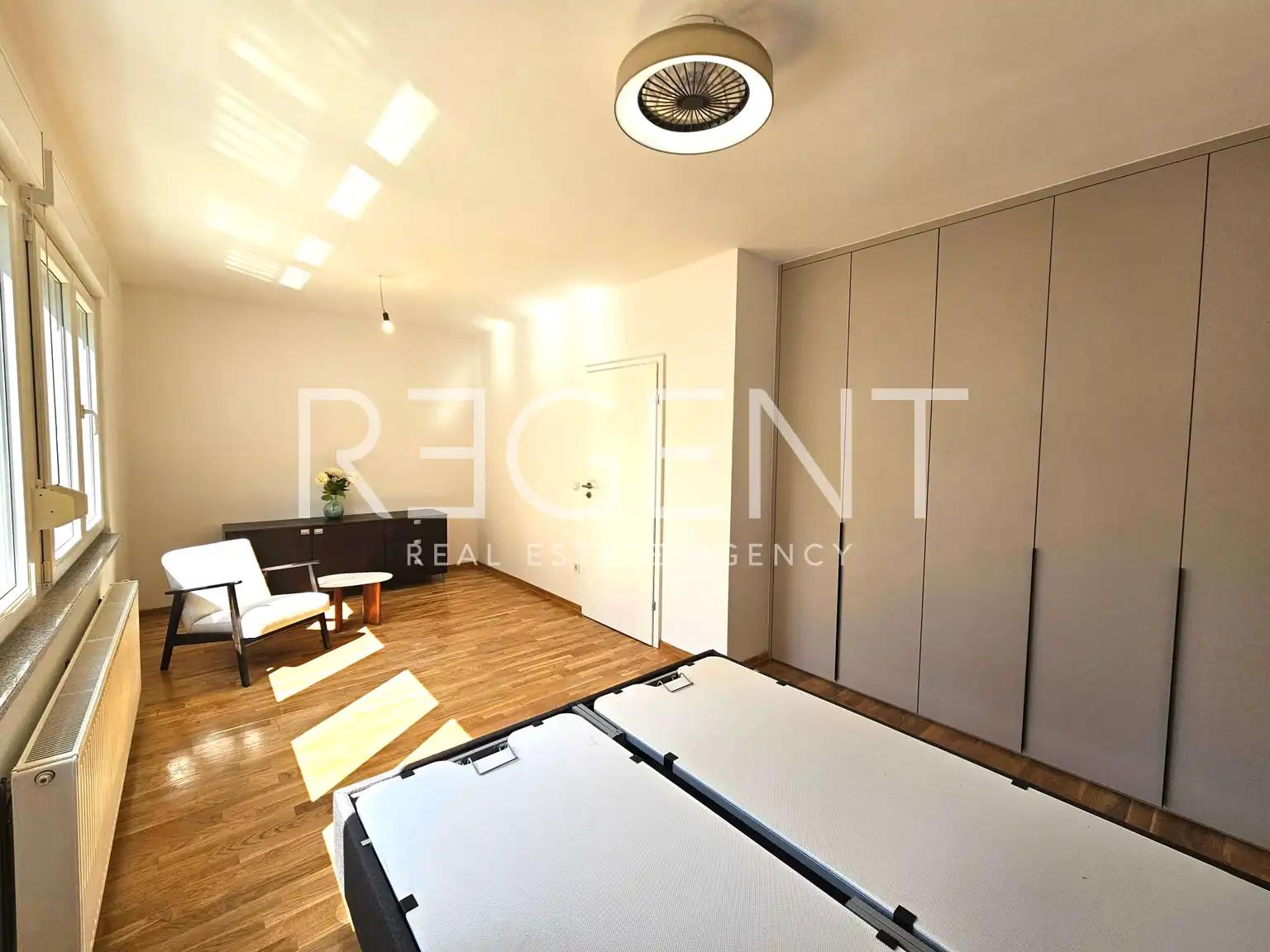 Zagreb, Pantovčak - Luxury four-room apartment with terrace 166 m2 + garage, first rental