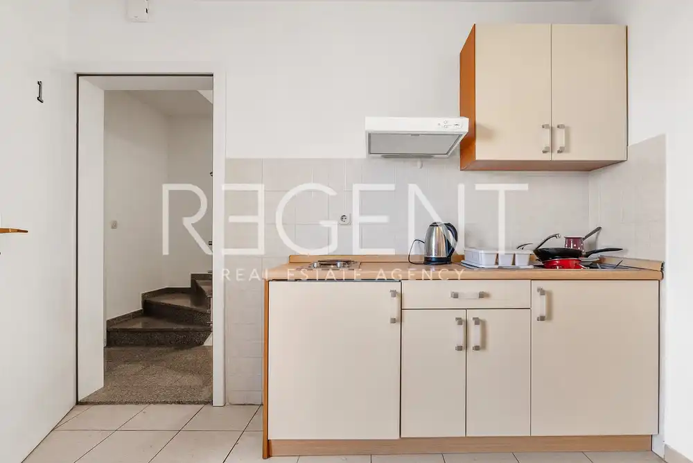 Makarska, Centar - Apartmanska kuća u blizini centra bruto površine 186 m2