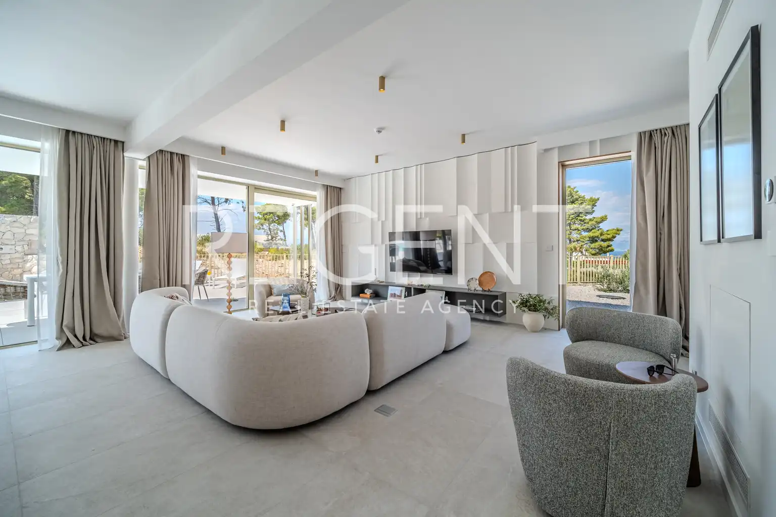 Brač, Sutivan - Predivna vila u blizini mora 274m2