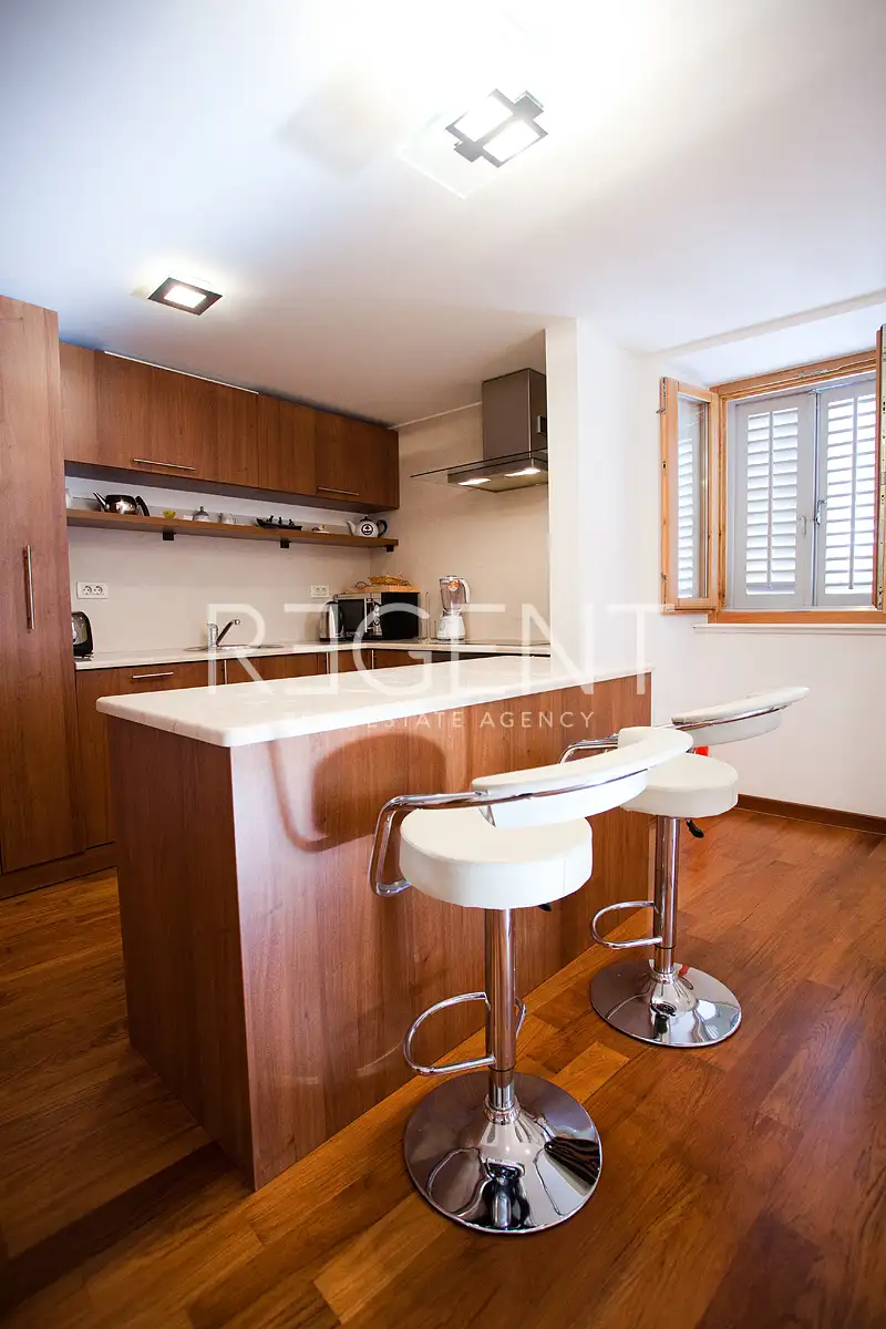 Split, Centar - Dvosoban stan sa pogledom na povijesnu jezgru grada