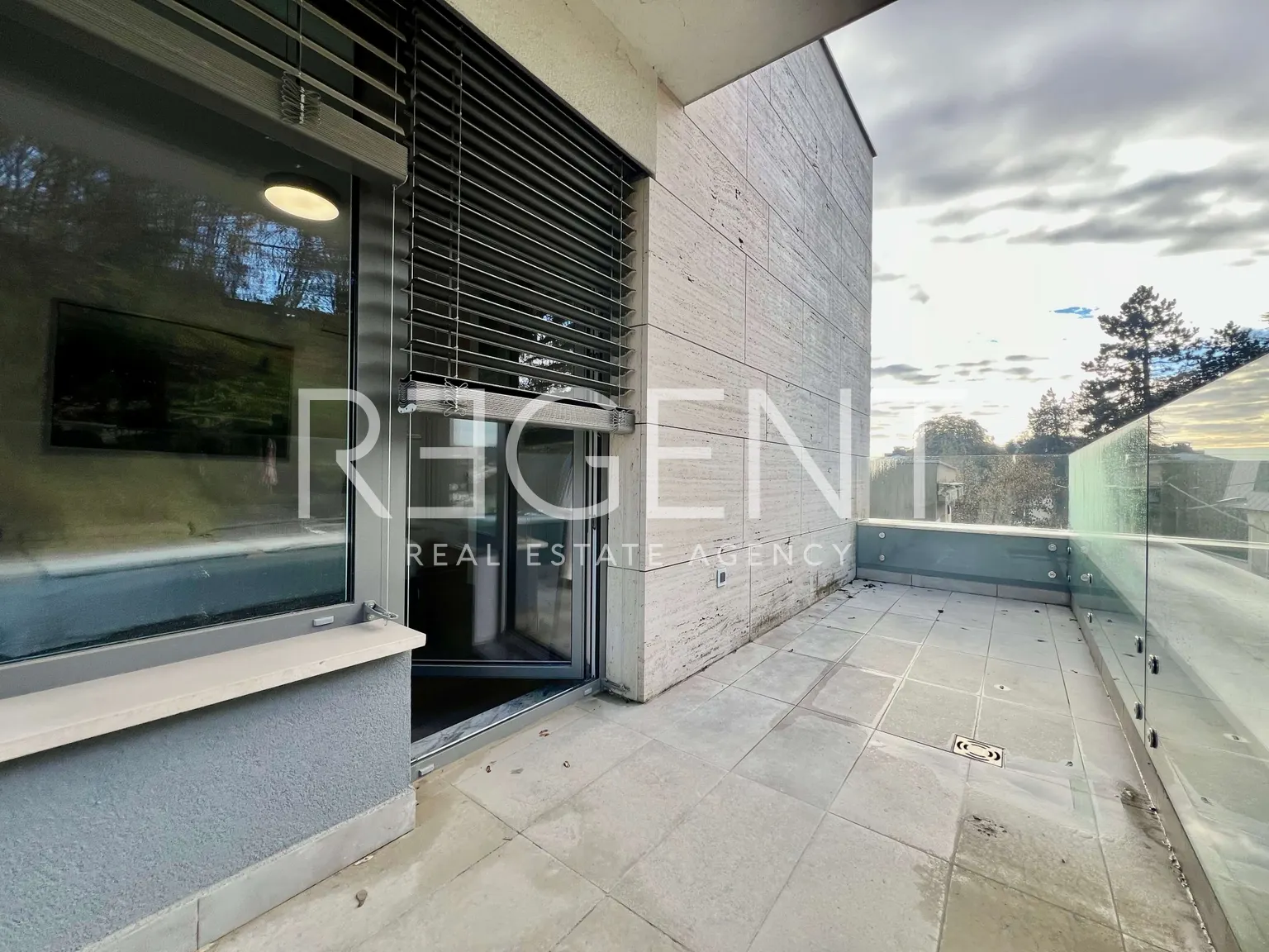 Záhřeb Medvedgradská - Luxusní třípokojový penthouse 105m2 pronájem