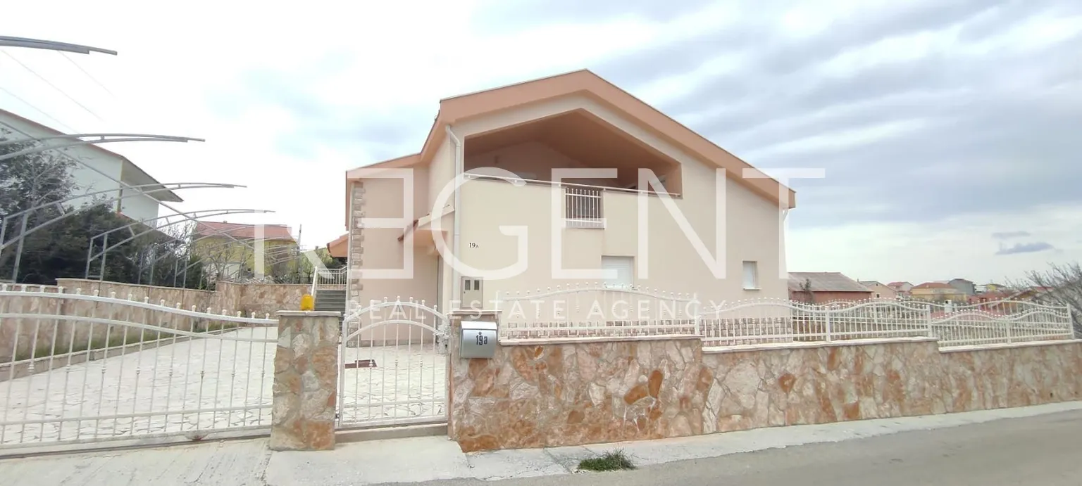 Zara, Ražanac - splendida casa di 220 m2 su un terreno di 477 m2 in vendita
