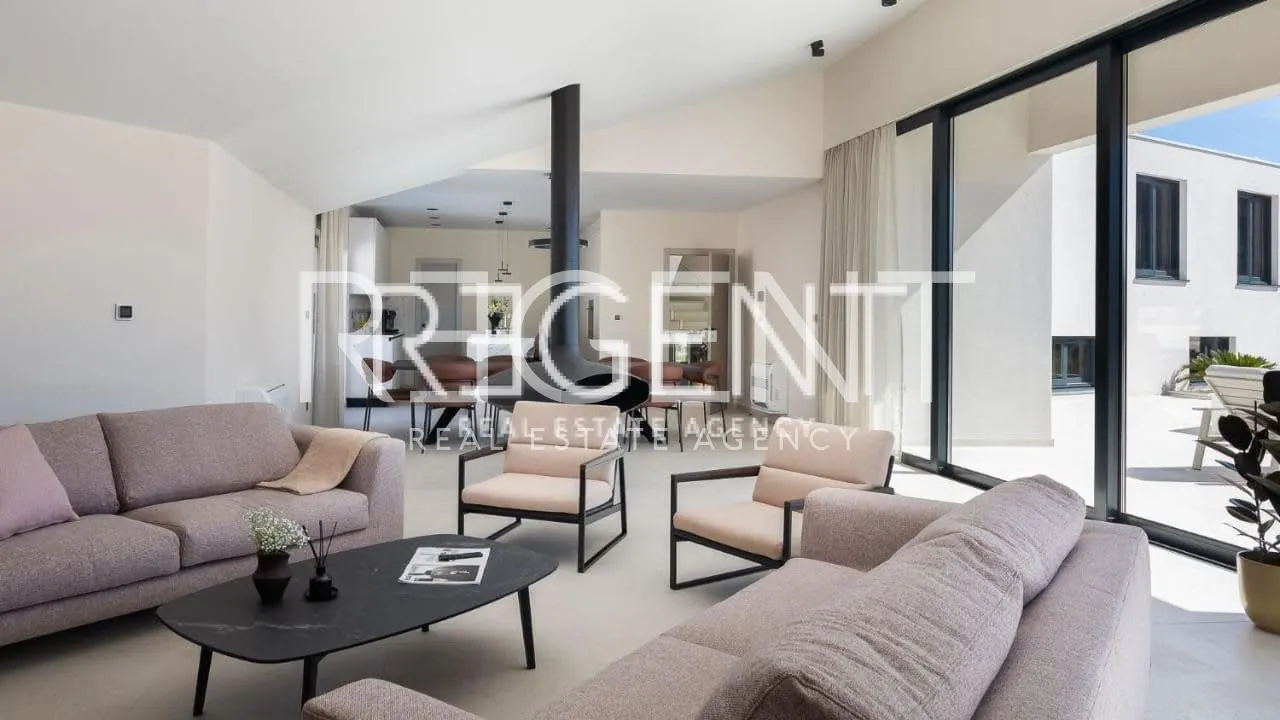 Trogir, Marina- luksuzna vila u mirnom okruženju, 6900m2