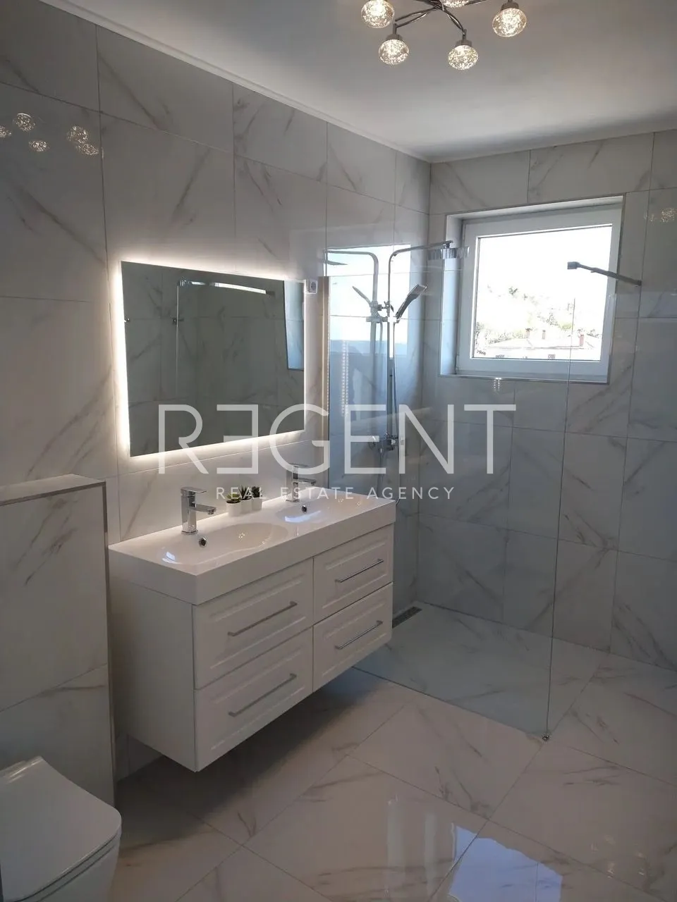 Istrie, Labin - Luxusní vila moderního designu s výhledem na moře 225 m2