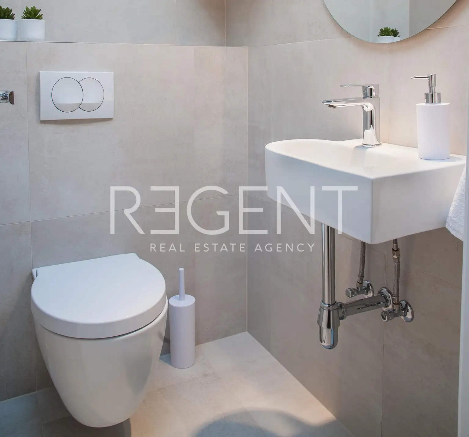 Split, Žnjan-dvosoban s balkonom, drugi red od mora