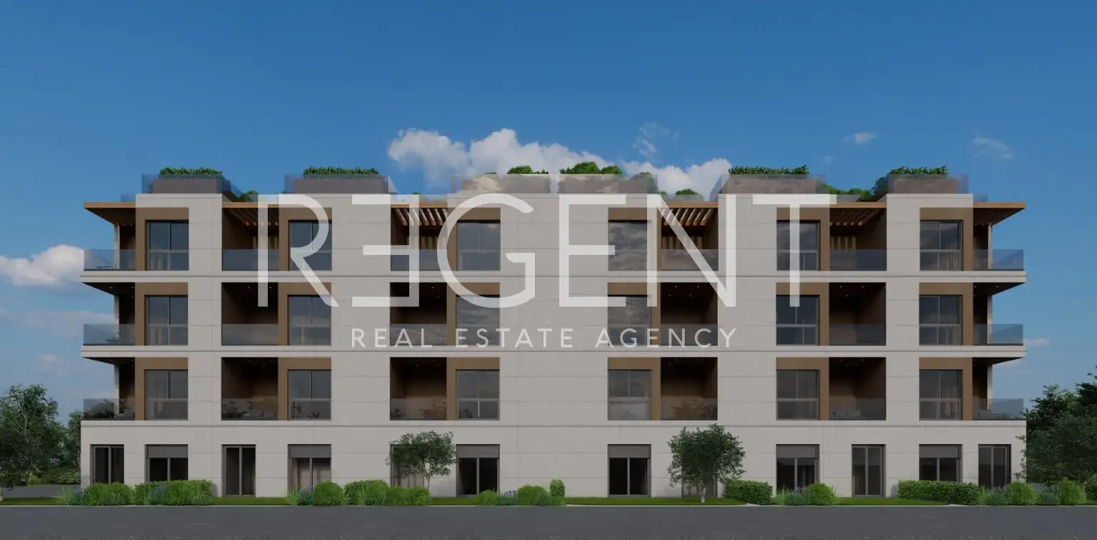 Tar - trosoban stan s krovnom terasom