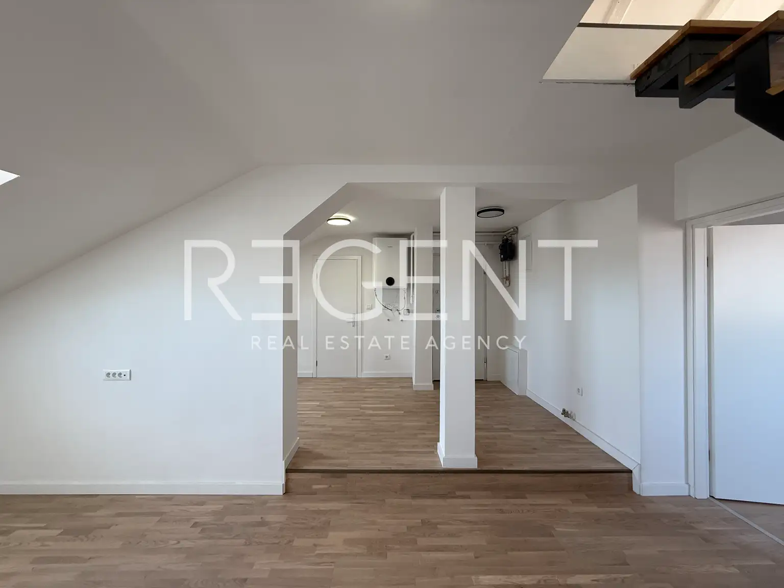 Zagreb, Center - Renovated three-room attic apartment