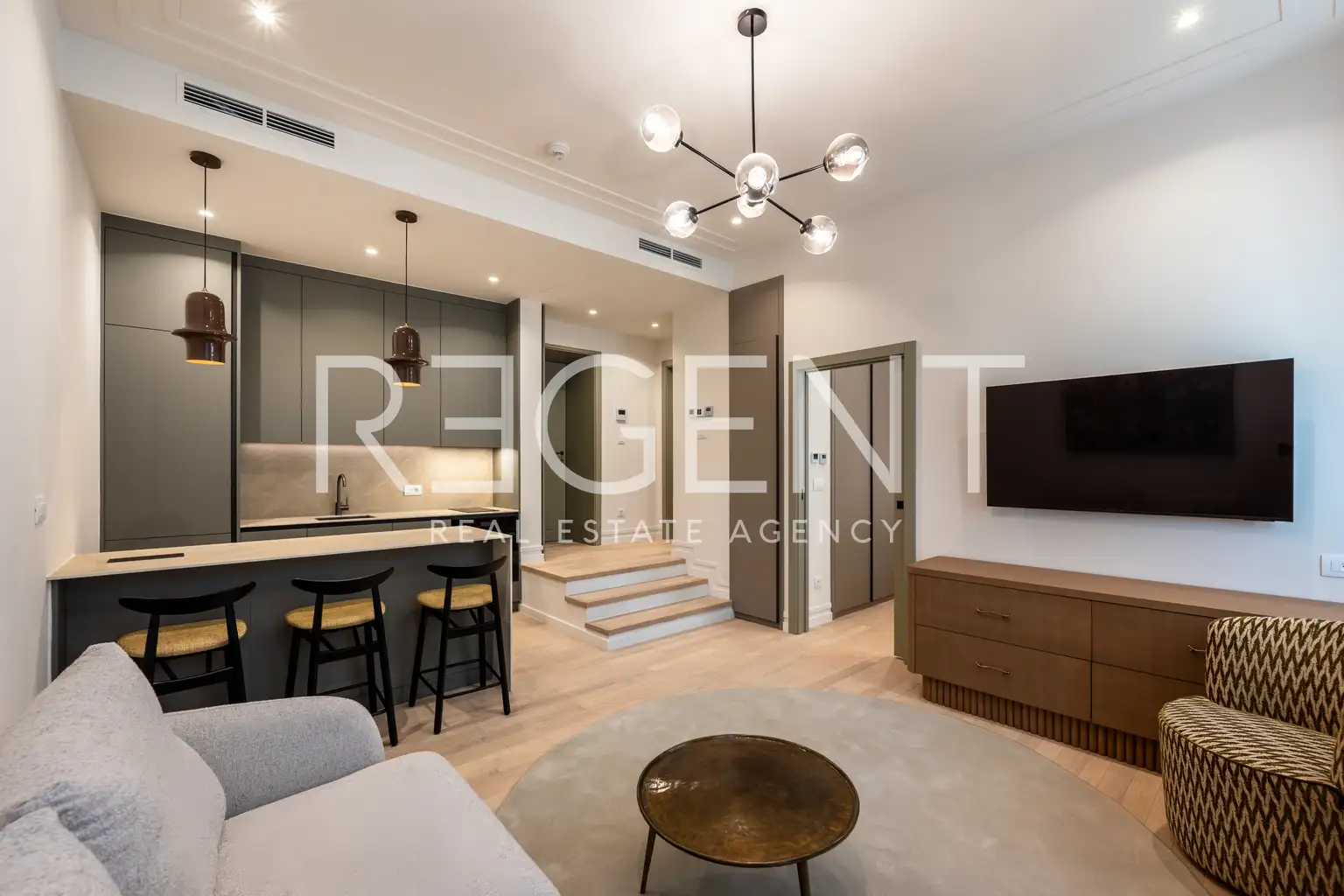 Stan 40 m² za najam — prvi najam, Centar