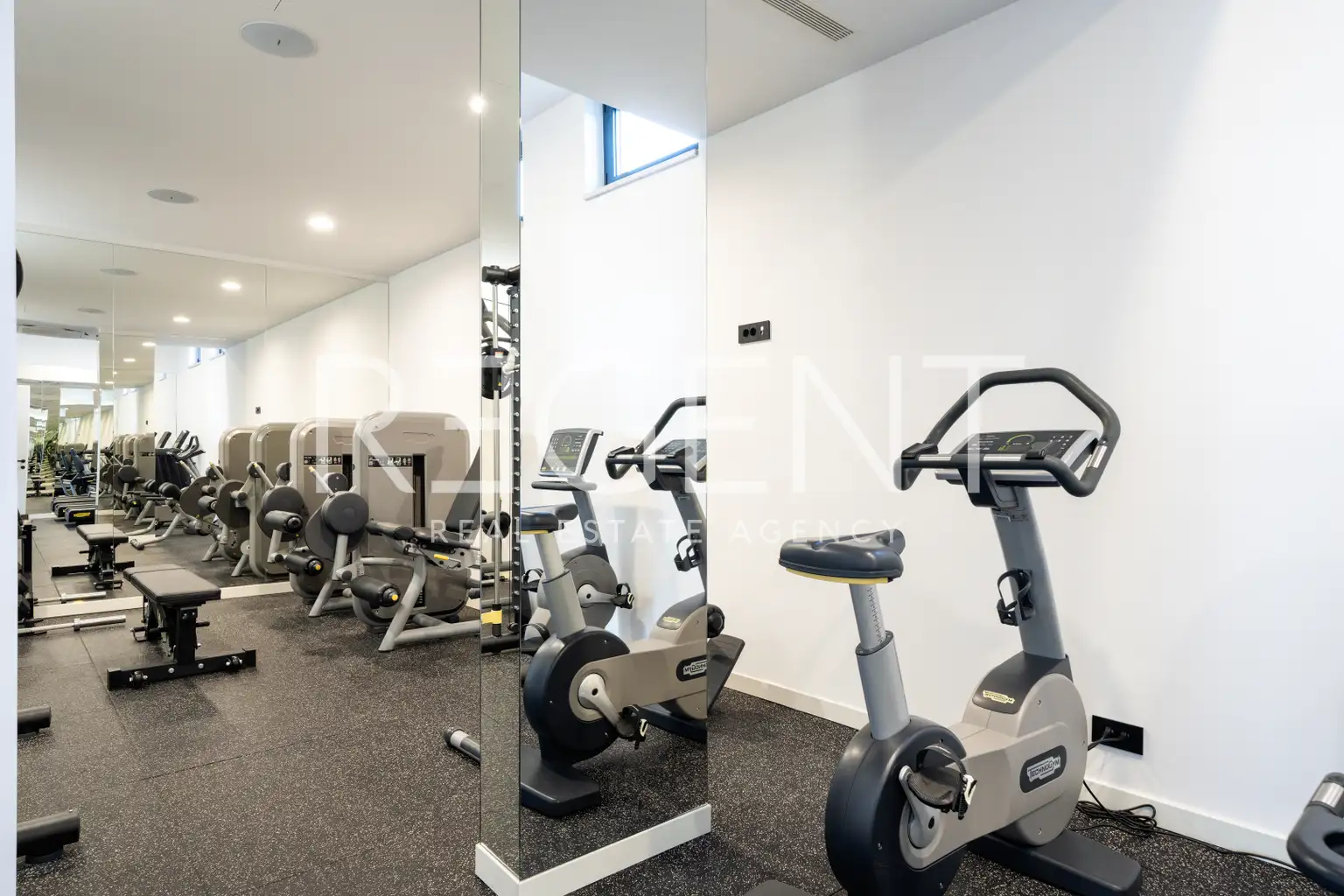 Split, Žnjan - Luksuzno dvosobno stanovanje z odprtim pogledom na morje