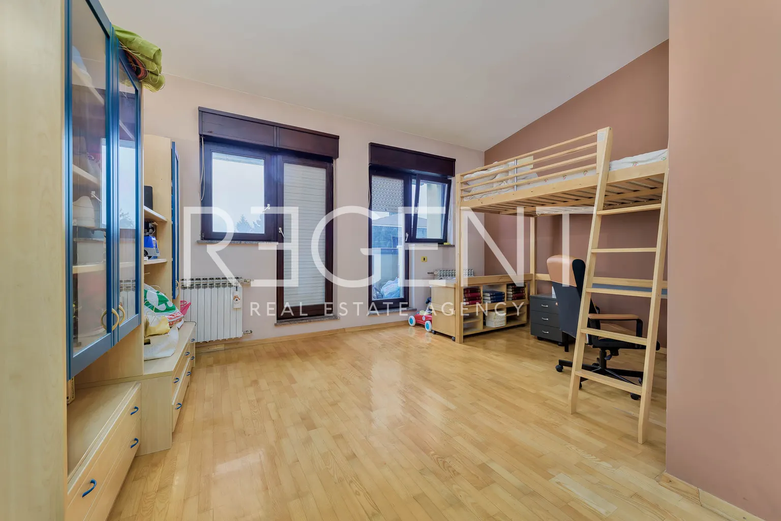 Zagreb, Dugave - Obiteljska kuća NKP 256 m2 na četiri etaže