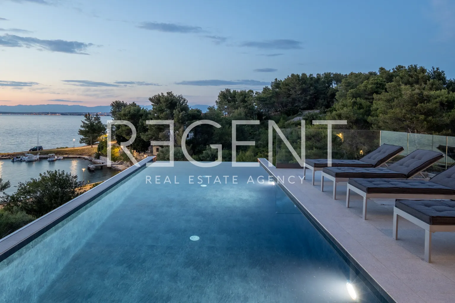 Zadar, Ugljan - Atraktivní vila první řada k moři