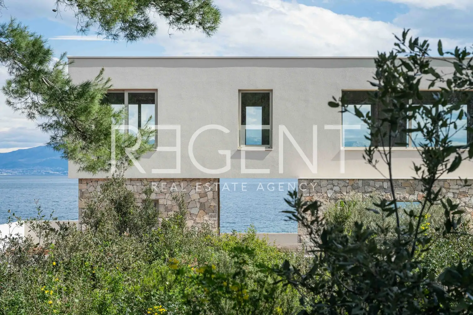 Šolta - Moderna vila s bazenom