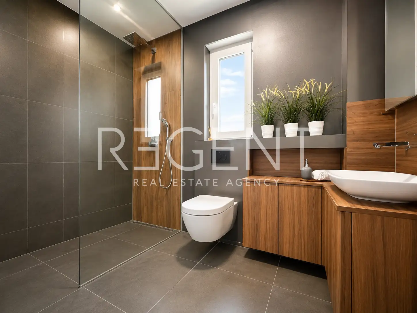 Dům 370 m², Maksimir — 4 ložnice, zahrada, garáž
