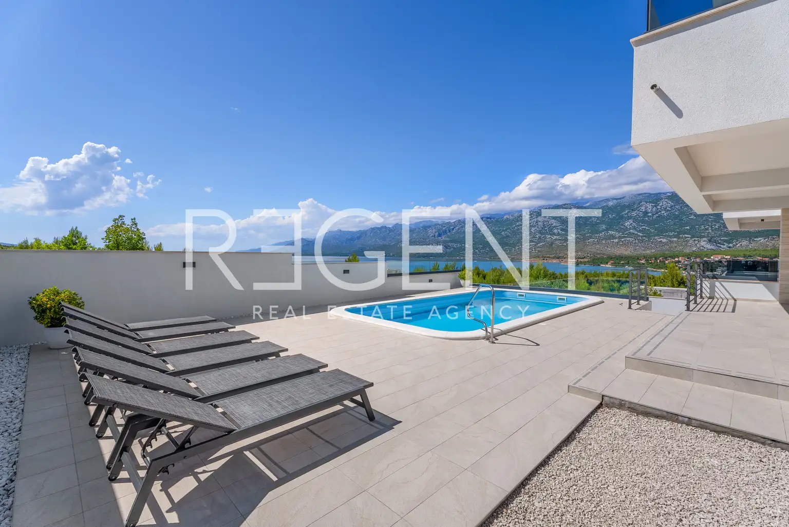 Zadar, Rovanjska - Newly built villa with a pool and sea view