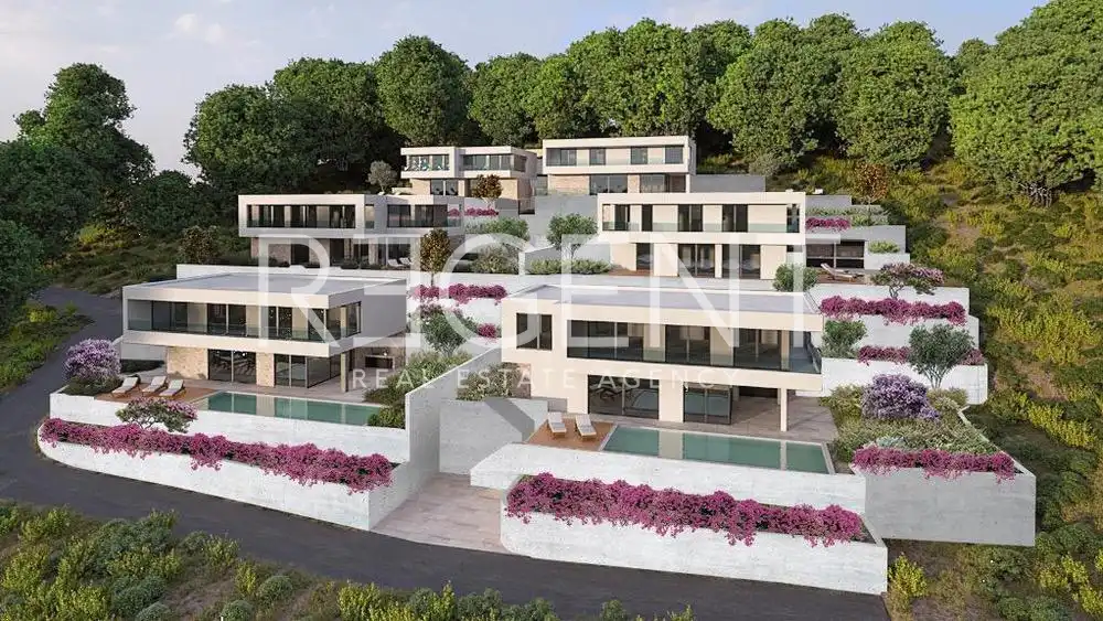Trogir, Seget - Stavebný pozemok s ideovým projektom 7685 m2