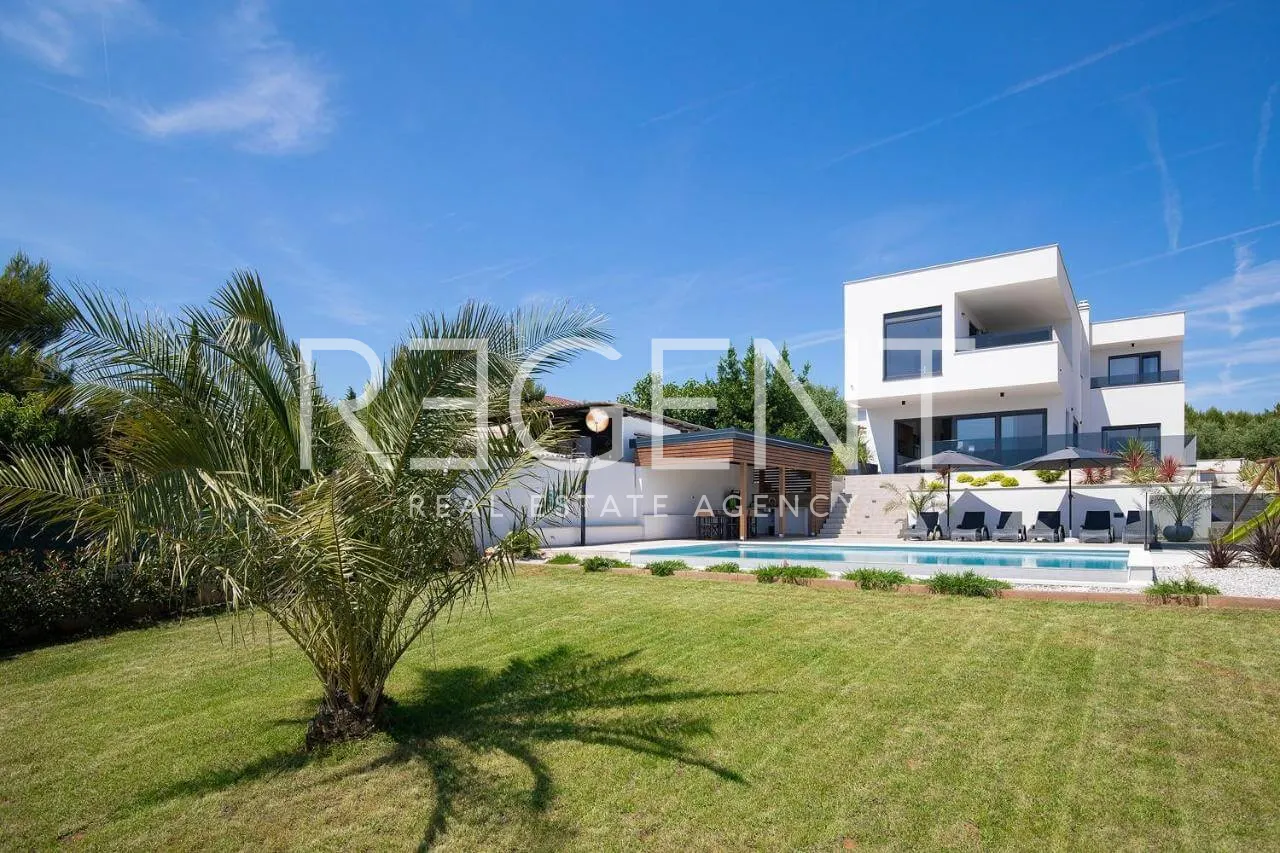 Istra, Medulin - Prekrasna villa s wellnessom NKP 190 m2 nadomak mora