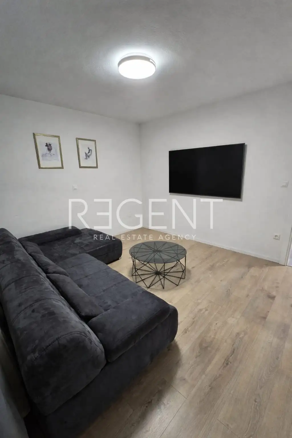 Split, Kamen - Appartement de trois pièces avec jardin privé