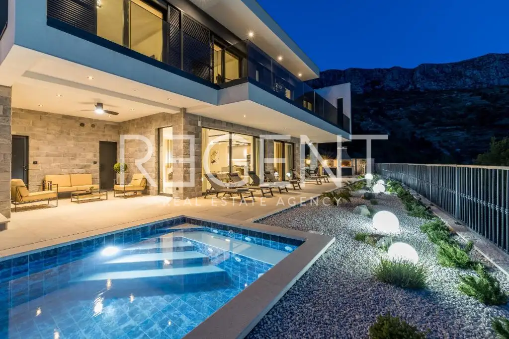 Dugi Rat - Vila 300 m², bazen, sauna ,pogled na more