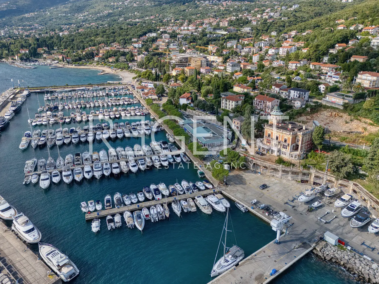 Ičići, Opatijska rivijera – povijesna vila s pogledom na more