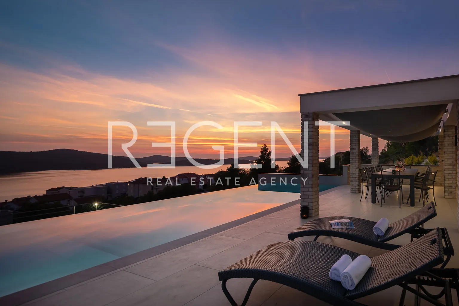Šibenik, Žaborić - Moderne, neu erbaute Villa mit Pool 380 m2