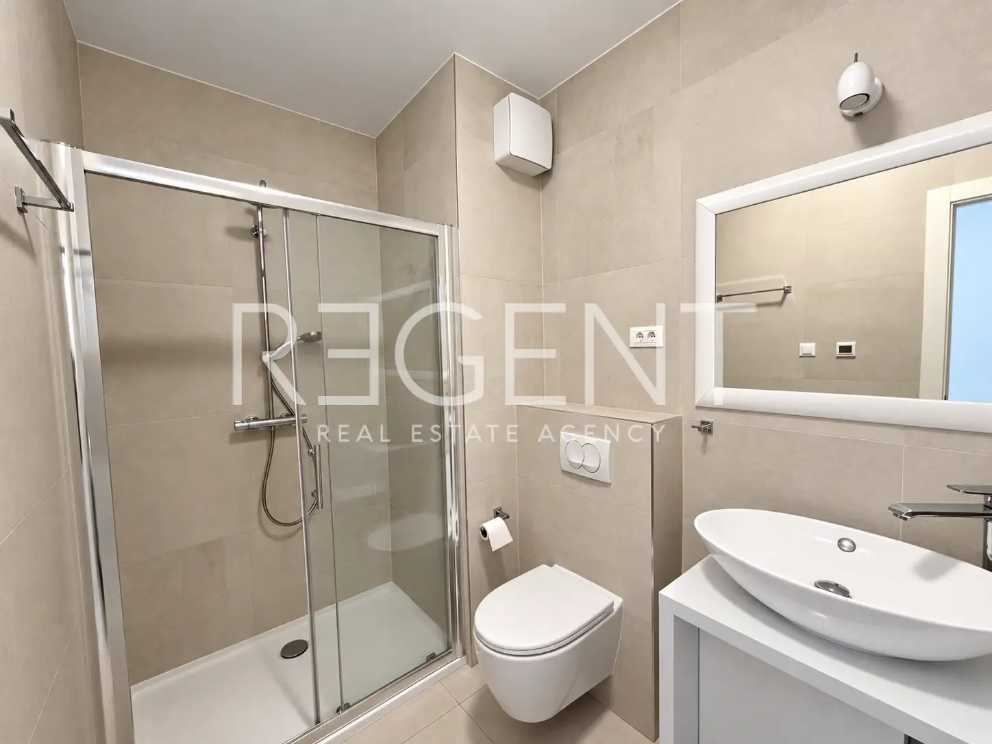 Split, Žnjan – stan 82 m², 2SS, balkon, lift, drugi red do mora