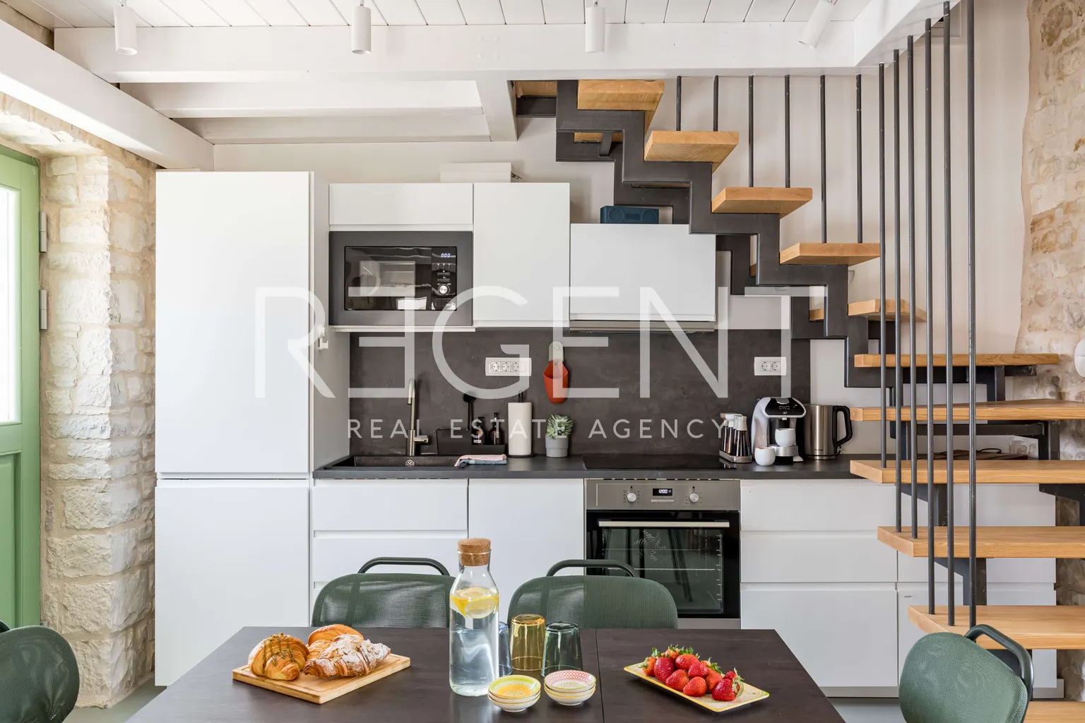 Brač, Pučišća - Nádherná kamenná vila 120 m2