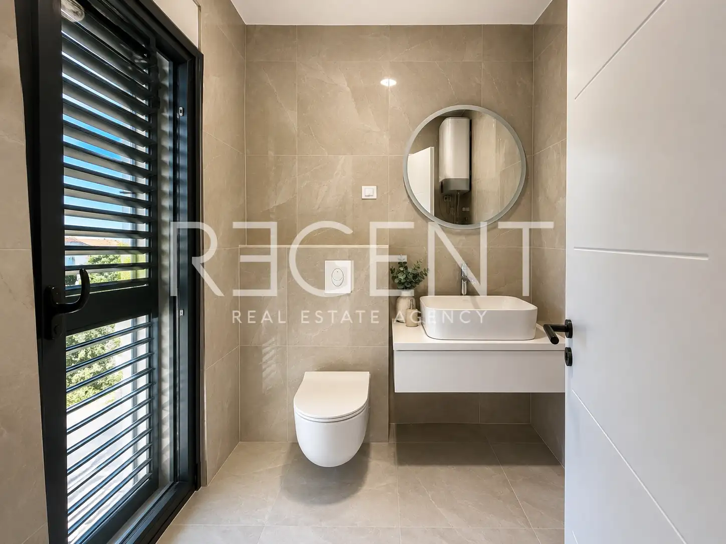 Dvoetažni stan 140 m², Brodarica, Šibenik- 3SS, krovna terasa, garaža