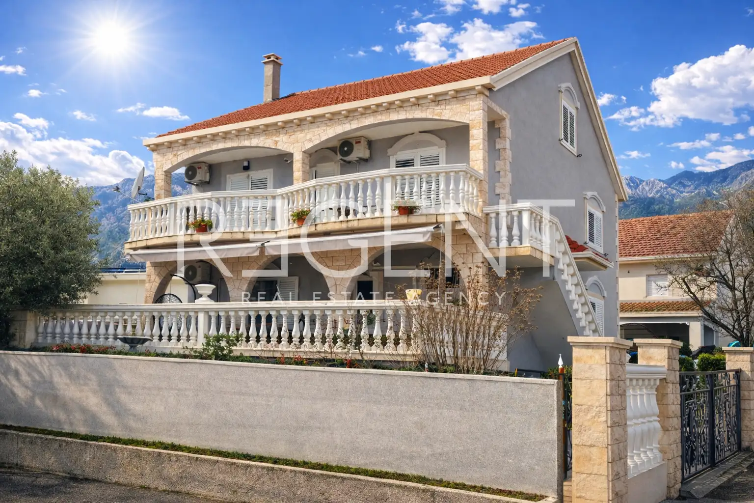 Pelješac, Orebić - Kuća s vrtom i tri stambene jedinice