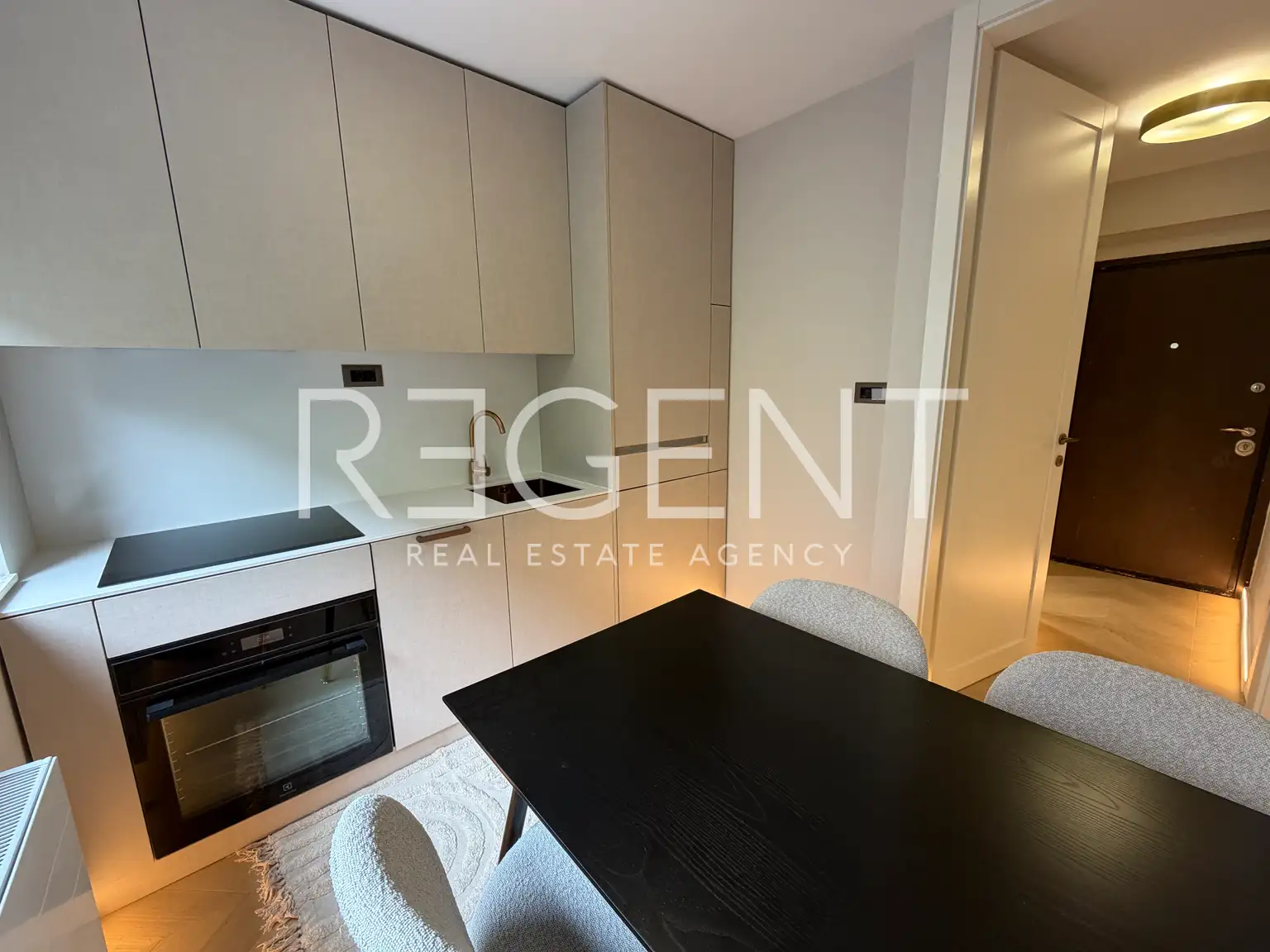 Загреб, Кватерников трг - роскошная квартира, 28 м², первая аренда