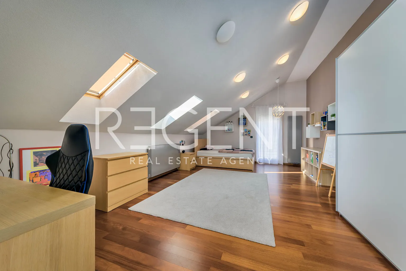 Zagreb, Gornji Bukovac - Prekrasna vila s vrtom, 591 m2
