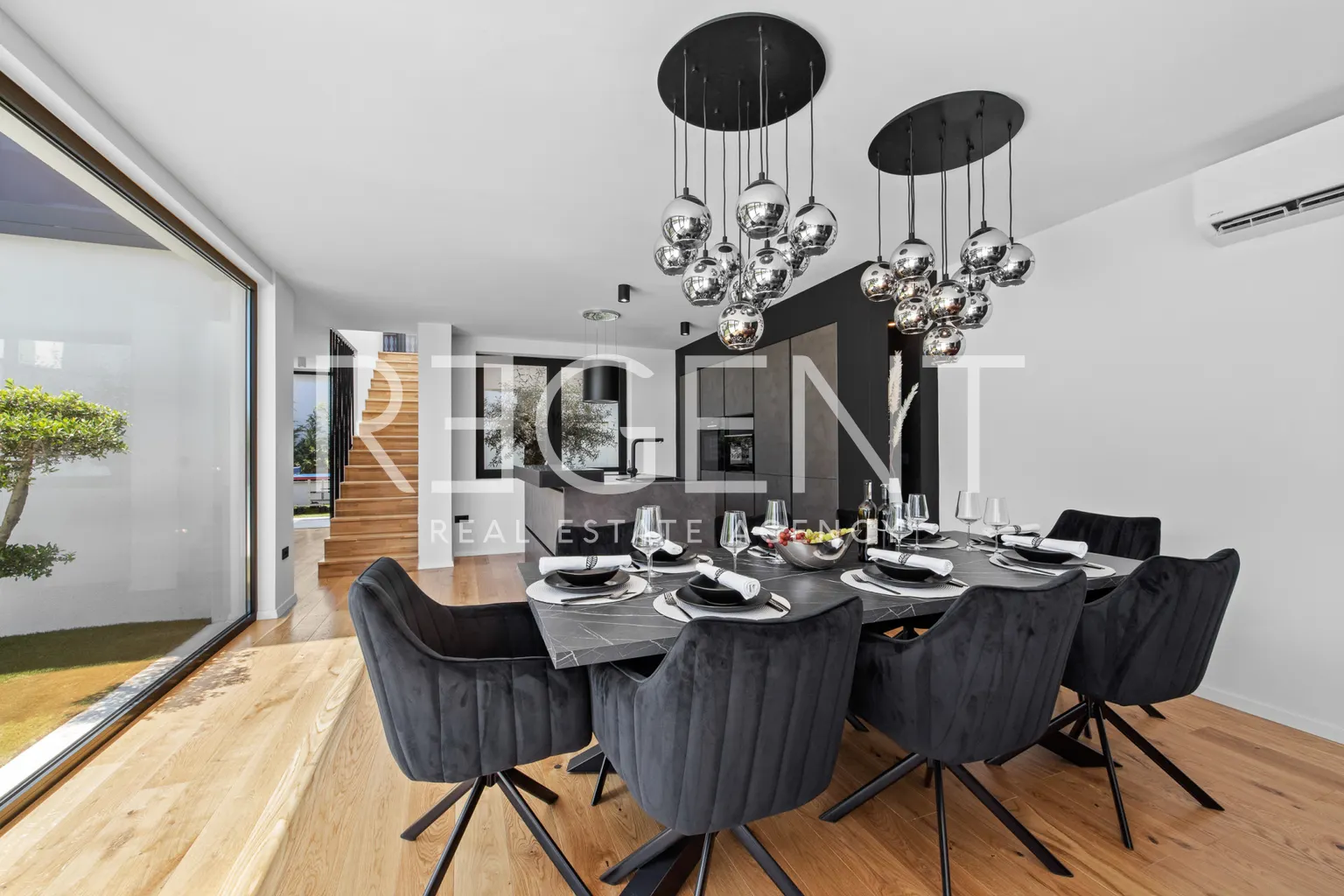 Istrie, Medulin - Nádherná moderní vila 220 m2