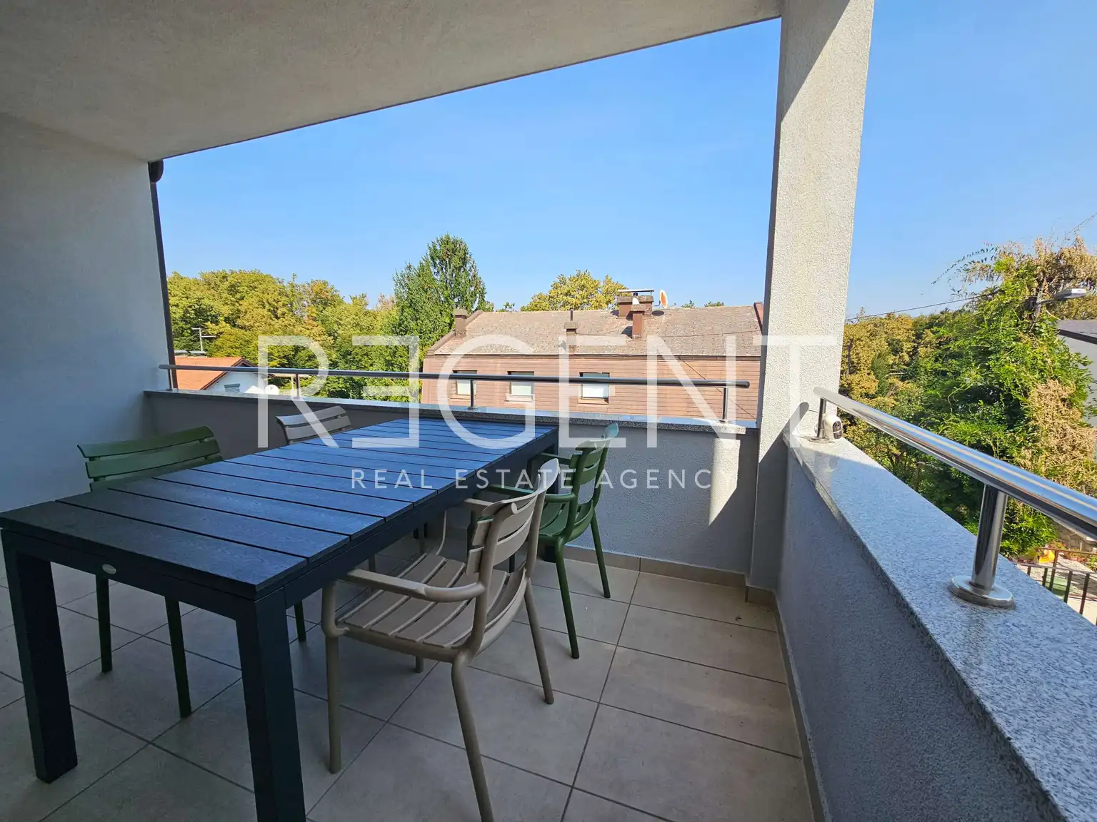 Zagreb, Pantovčak - Luxury four-room apartment with terrace 166 m2 + garage, first rental