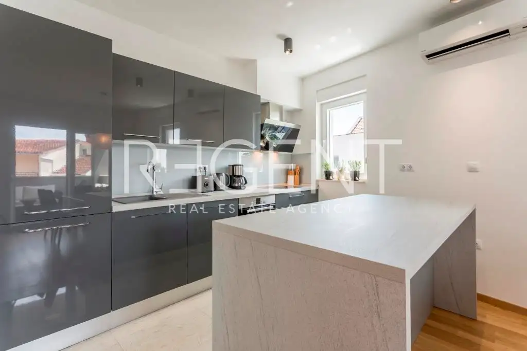 Podstrana - Three-room apartment with a terrace