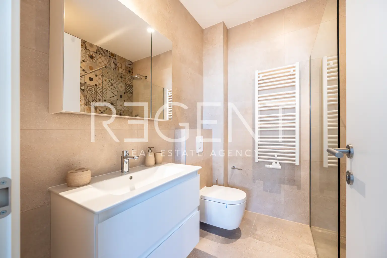 Загреб, VMD Heinzelova – трехкомнатная квартира с гаражом, первая аренда