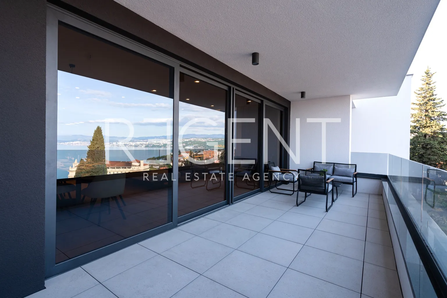 Opatija – Moderan trosoban stan s pogledom na more 134,8 m2