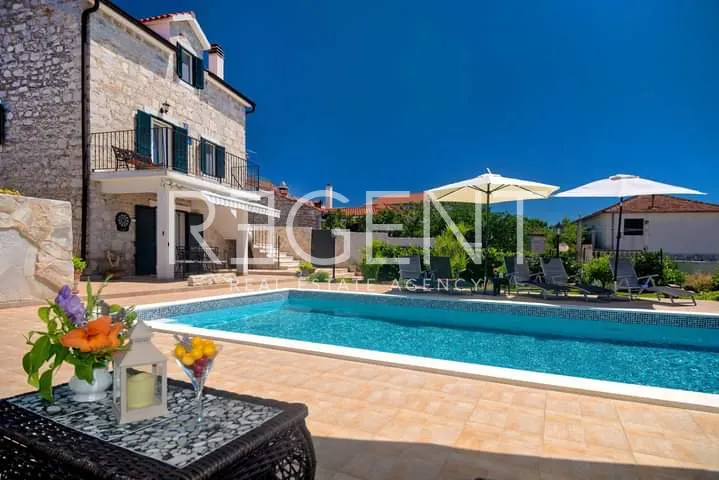Split, Šolta - Dvije kamene kuće s bazenom i otvorenim pogledom 115 m2