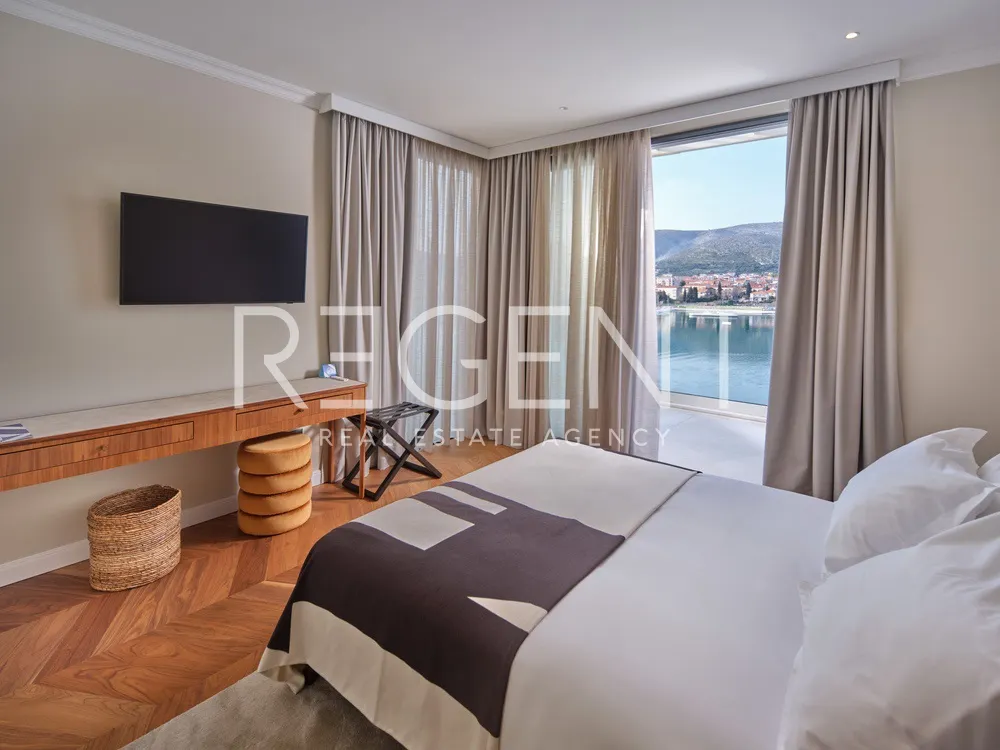 Trogir - Moderní vila s výhledem na moře 341 m2