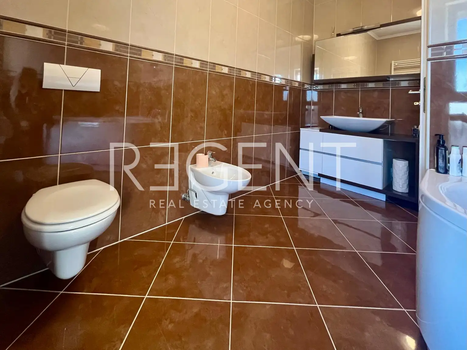 Zagreb, Vrapče - štirisobno stanovanje z garažo