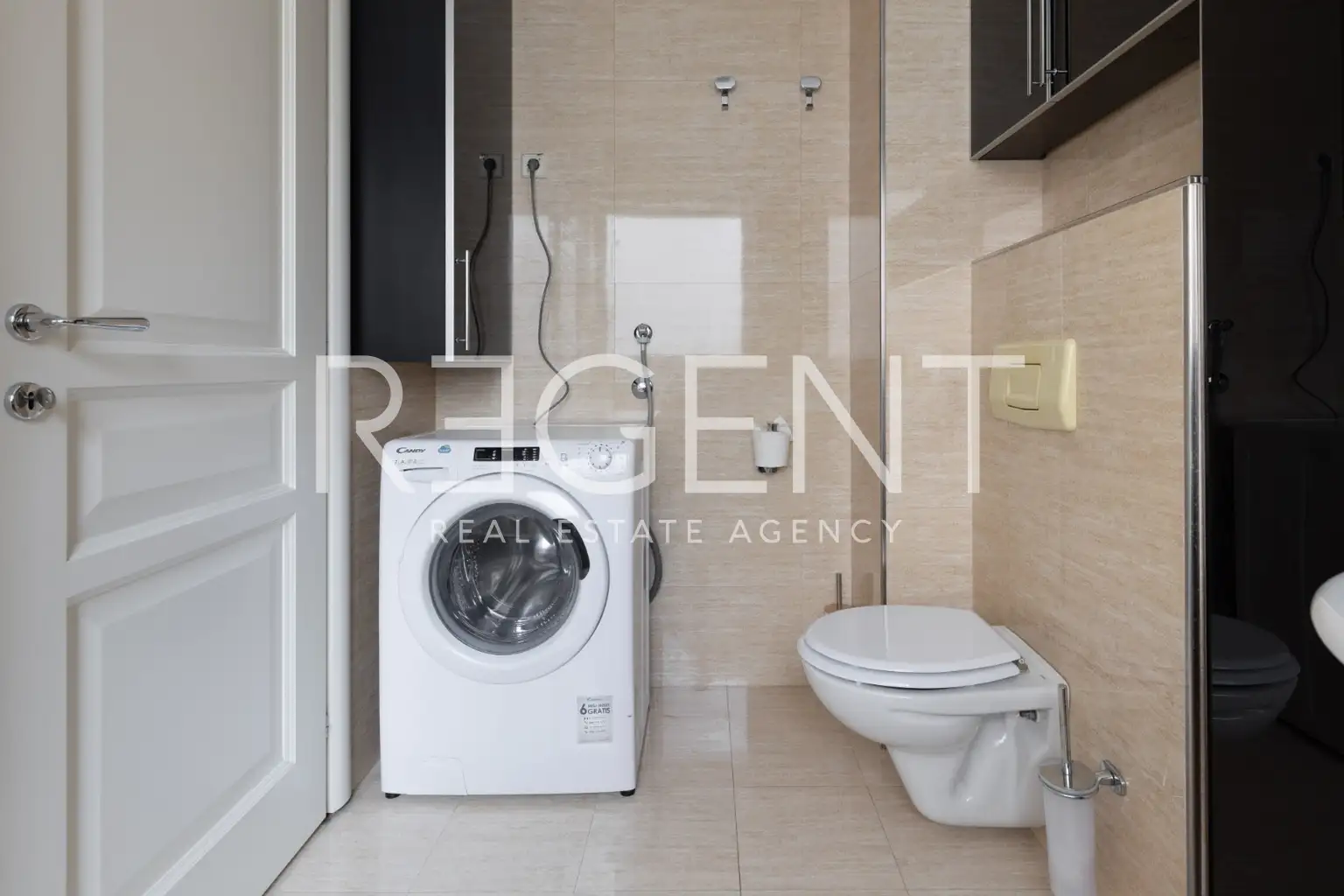 Zagreb, Centar -  Prostran dvosoban stan za najam u centru grada