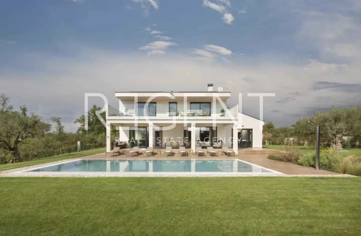Istra, Višnjan – Vila 250 m2 na parceli od 1659 m2 top lokacija