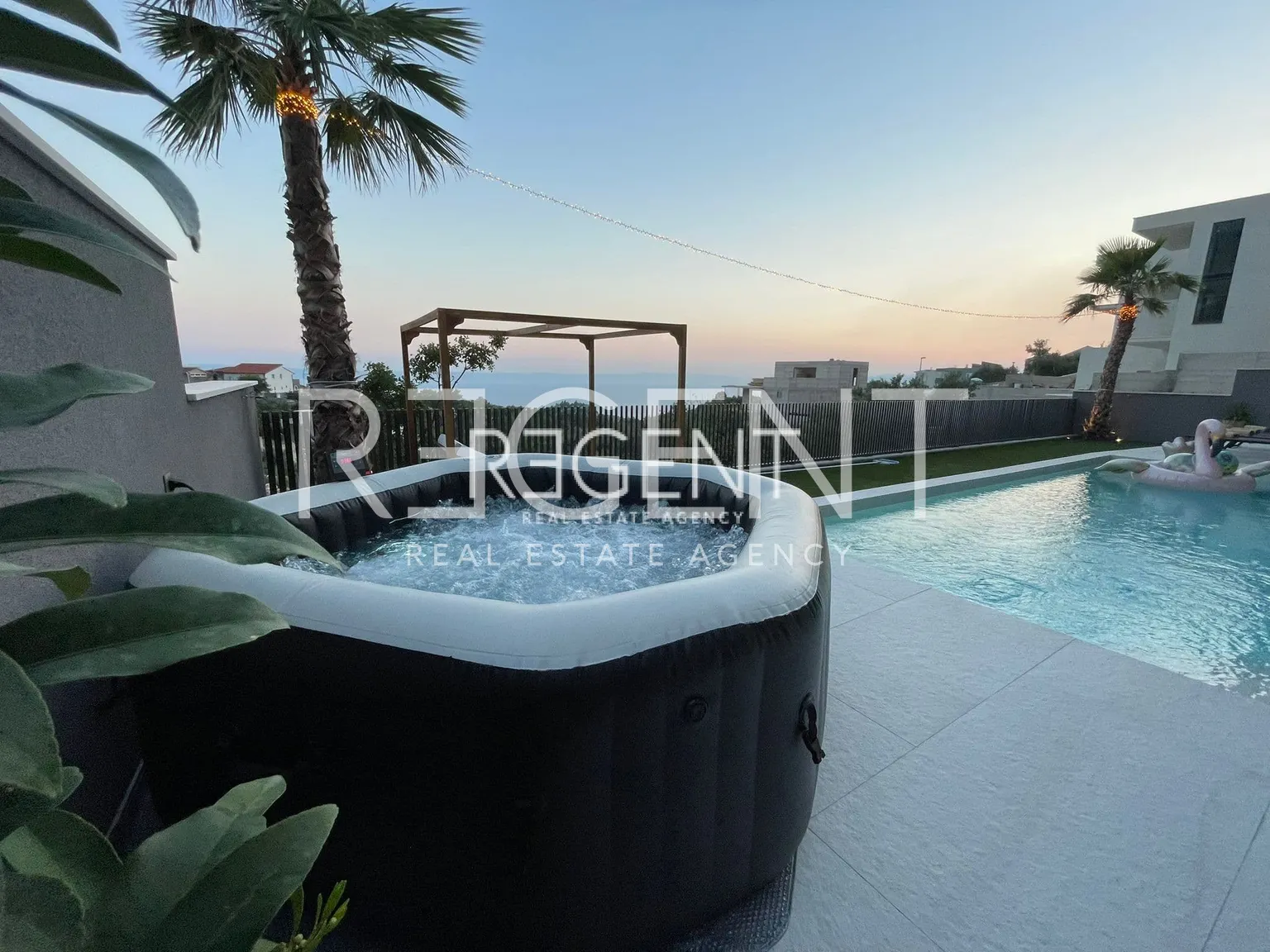 Makarska - Luxurious villa with three residential units