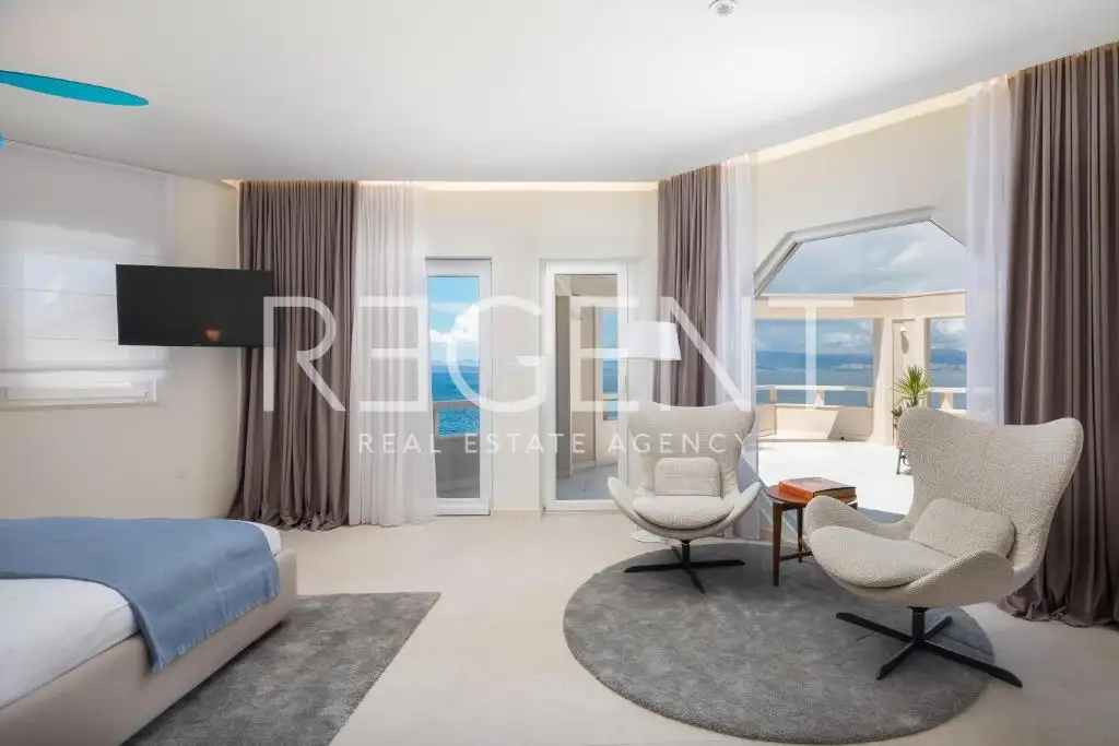 Brač - Moderna vila prvi red uz more