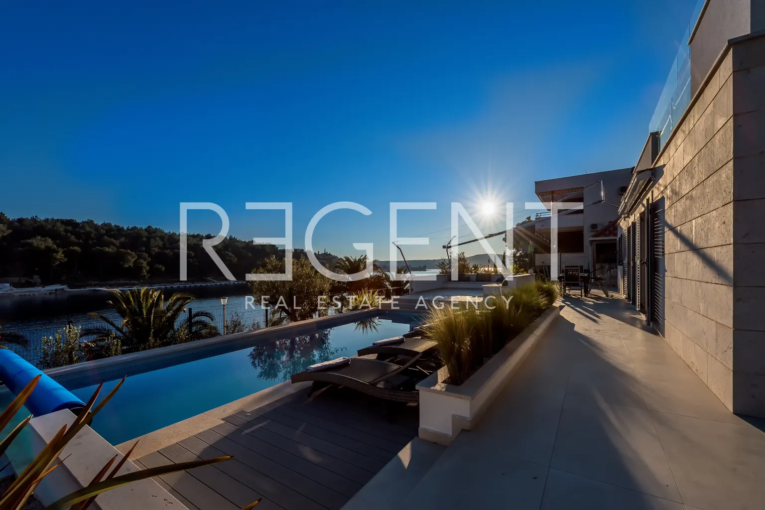 Brač, Milna - Moderna vila prvi red uz more, 264 m2