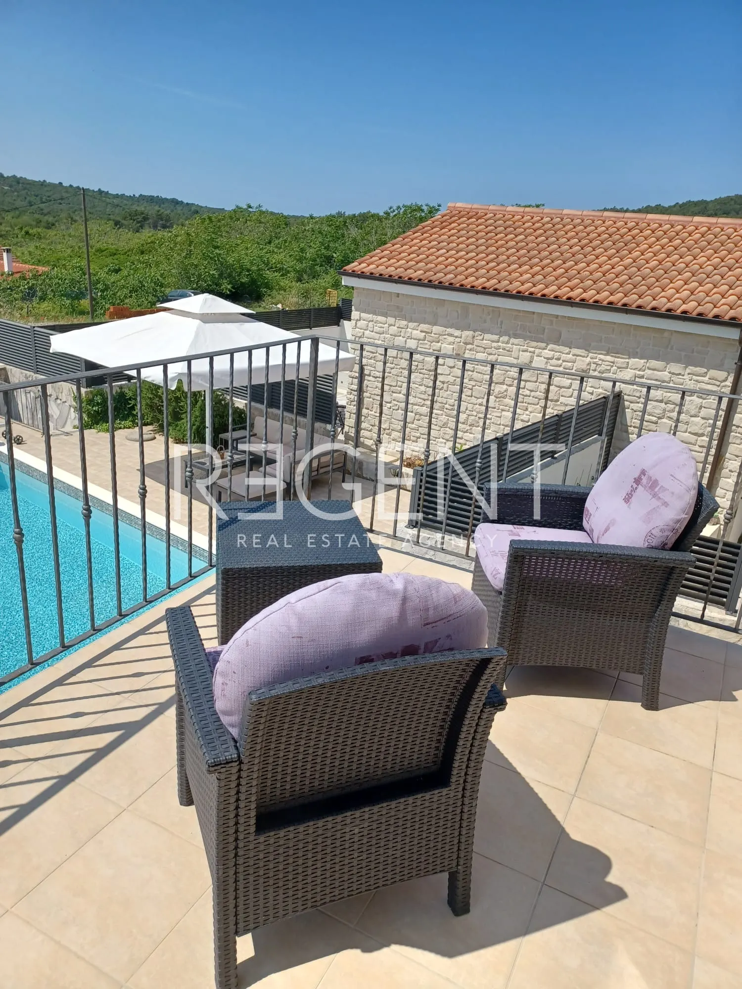 Split, Šolta - Dvije kamene kuće s bazenom i otvorenim pogledom 115 m2