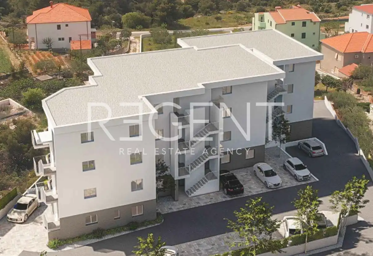 Trogir, Seget Donji - Četverosoban stan s pogledom na more