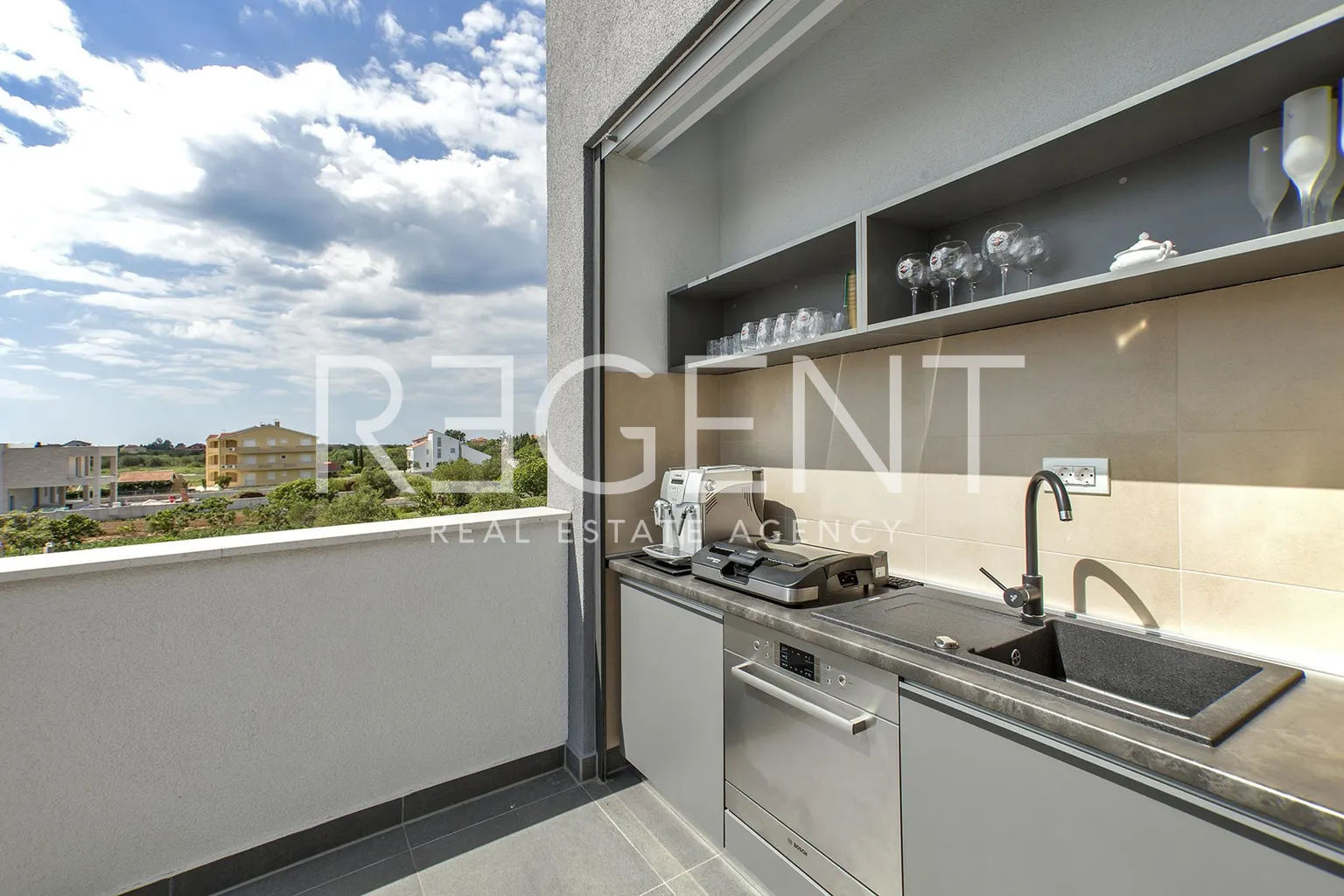 Zadar, Sukošan – Exkluzivní dvoupodlažní vila s bazénem, 170 m²