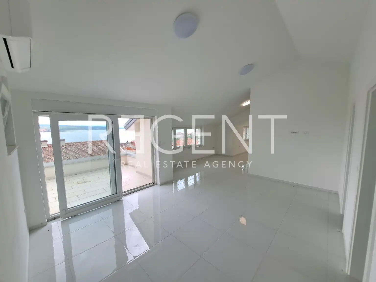 Crikvenica - Četverosoban stan s terasom 110 m2, novogradnja