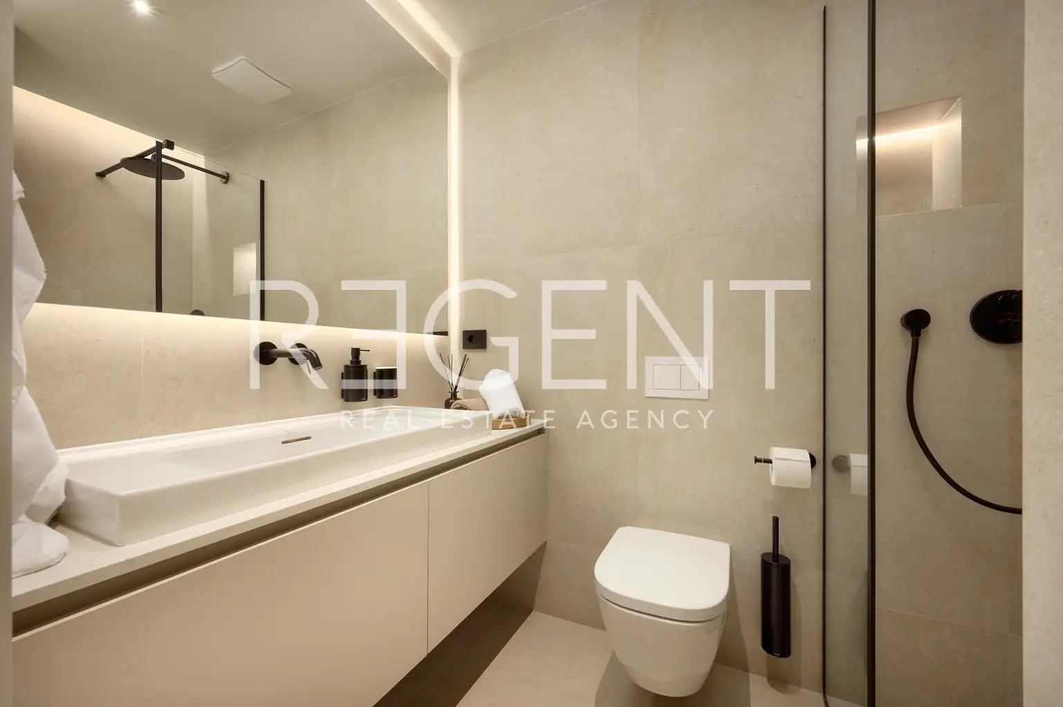 Split, Žnjan - Dvojizbový byt s loggiou a výhľadom na more